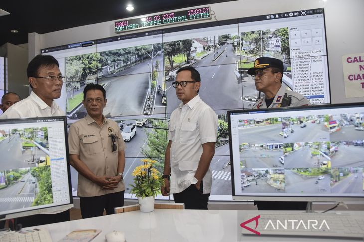 Wamendagri tinjau posko mudik Lebaran di Jalur Selatan