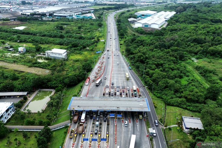 Arus mudik di Tol Warugunung Surabaya