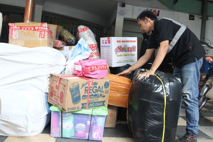 Pengiriman paket melalui kereta meningkat