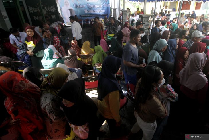 Pasar pangan murah Ramadhan di Sidoarjo