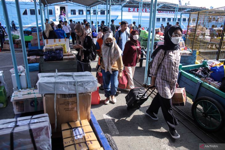 Arus mudik tujuan Pulau Bawean