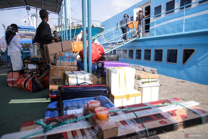 Arus mudik tujuan Pulau Bawean