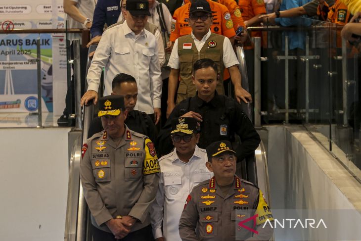 Kapolri dan sejumlah menteri tinjau Pelabuhan Merak