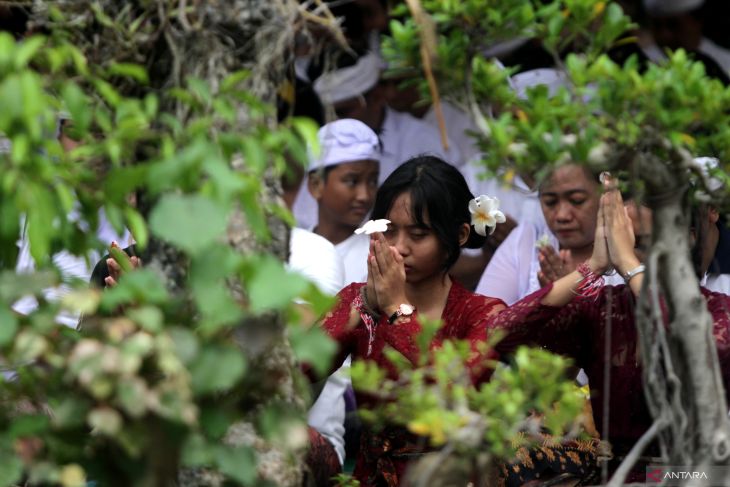 Upacara Tawur Agung Kesanga di Sidoarjo