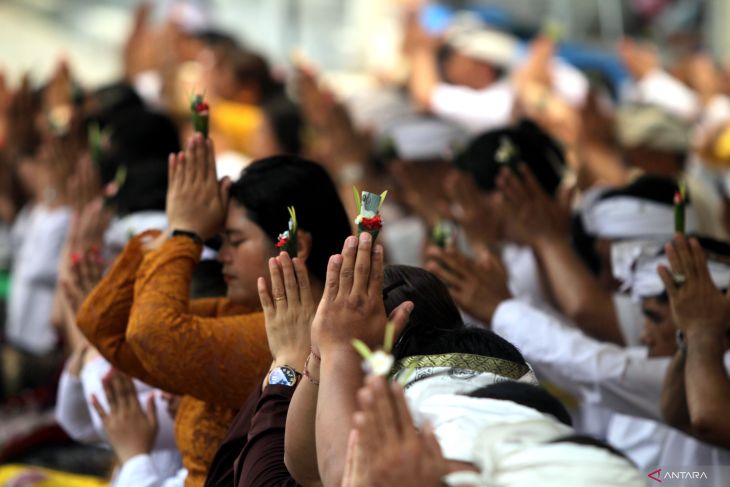 Upacara Tawur Agung Kesanga di Sidoarjo