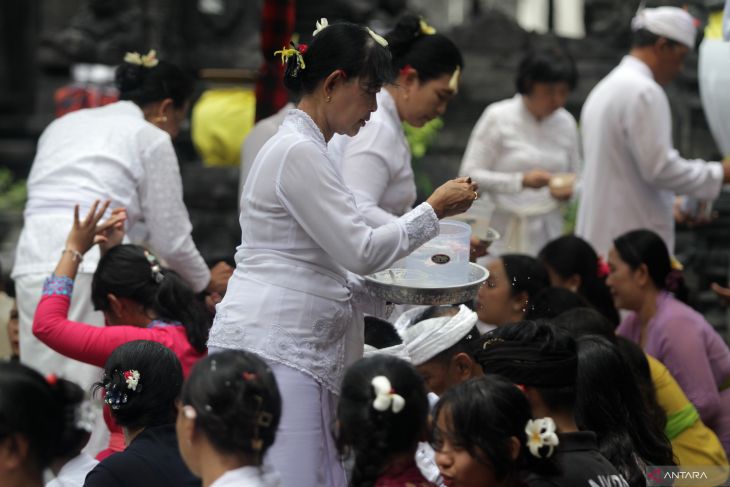Upacara Tawur Agung Kesanga di Sidoarjo