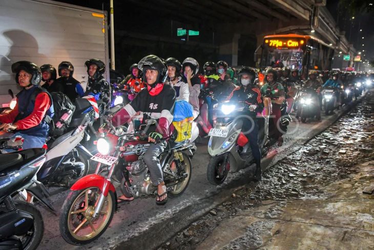 Pemudik mulai padati jalur Kalimalang