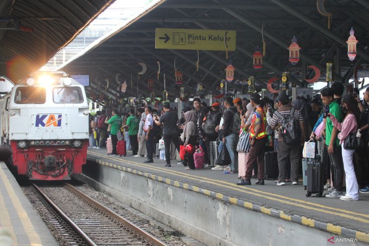 Puncak arus mudik moda angkutan kereta api