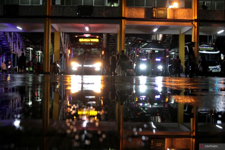 Arus mudik di Terminal Purabaya Bungurasih