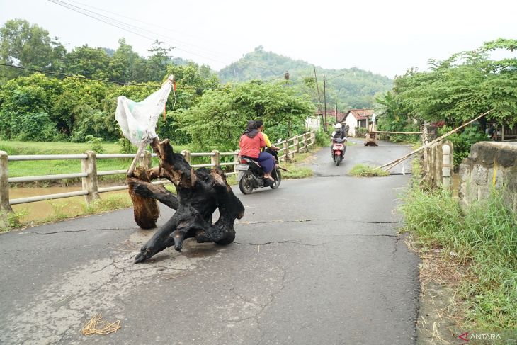 Jembatan rusak di Tulungagung