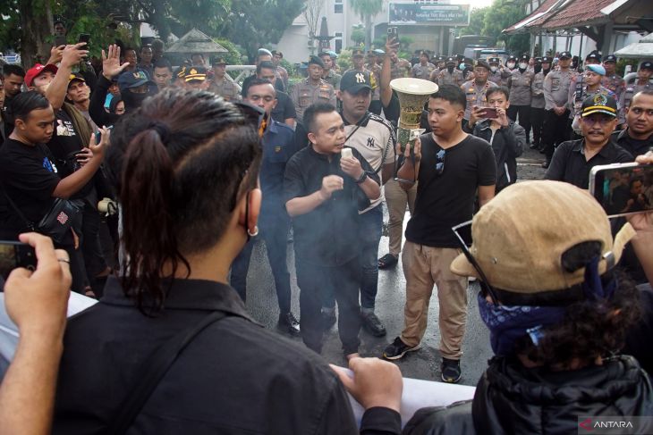 Aksi menyikapi revisi UU TNI di Jombang