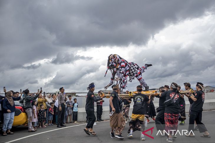 Pawai budaya ogoh-ogoh di Kota Cimahi