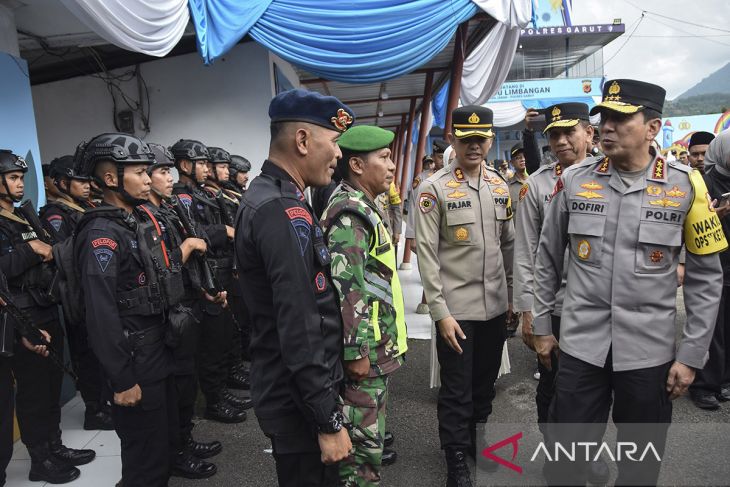 Wakapolri tinjau Pos Terpadu Limbangan
