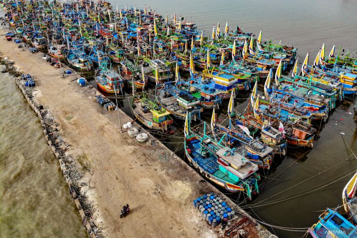 Nelayan pantura mulai libur melaut