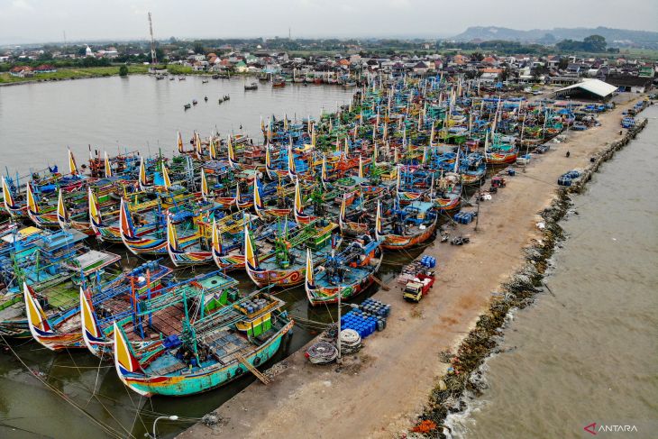 Nelayan pantura mulai libur melaut
