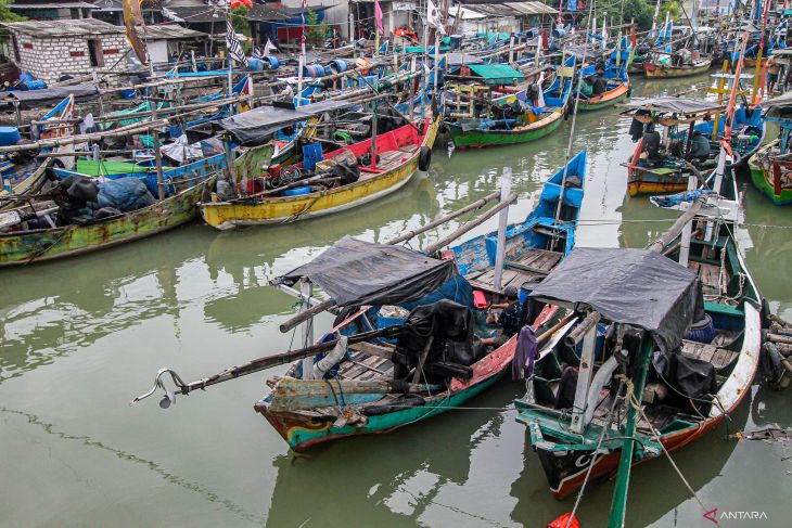 Nelayan pantura mulai libur melaut
