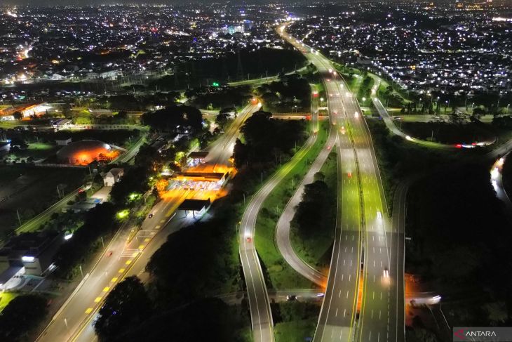 Arus Lalu lintas Simpang Susun Waru ramai lancar