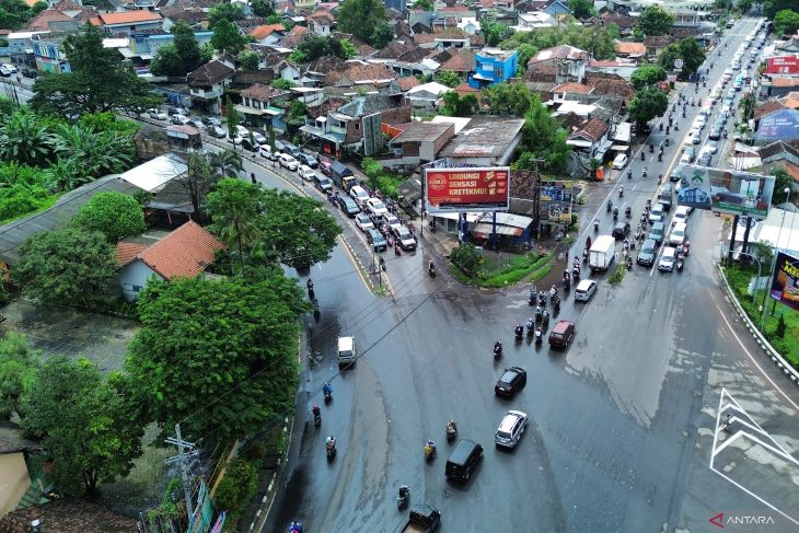 Kepadatan di jalur wisata Prigen Pasuruan