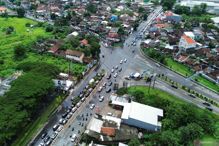 Kepadatan di jalur wisata Prigen Pasuruan