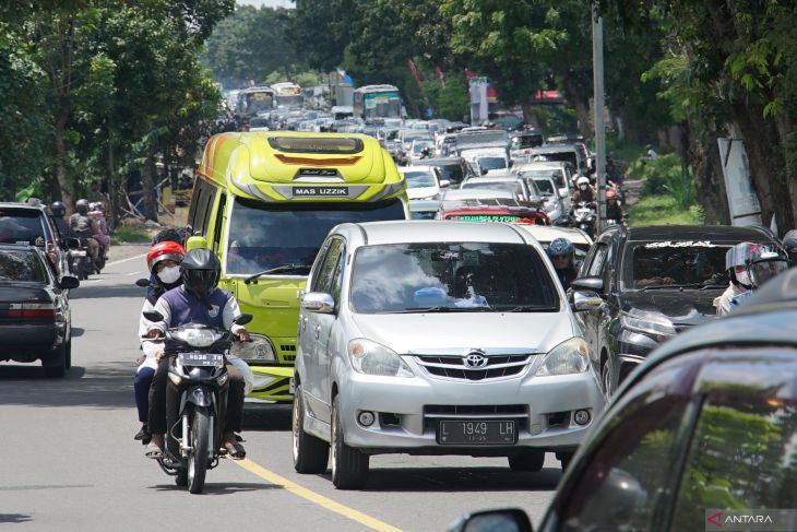Jalur arteri Jombang padat H+1
