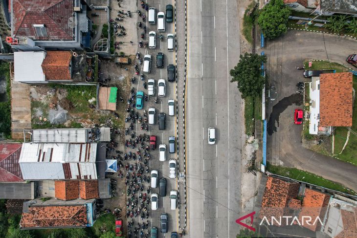Kemacetan di Cicalengka Kabupaten Bandung