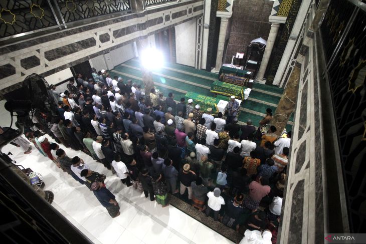 Pemakaman korban longsor di Pacet Mojokerto