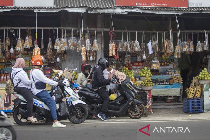 Penjualan oleh-oleh di Jalur Pantura menurun