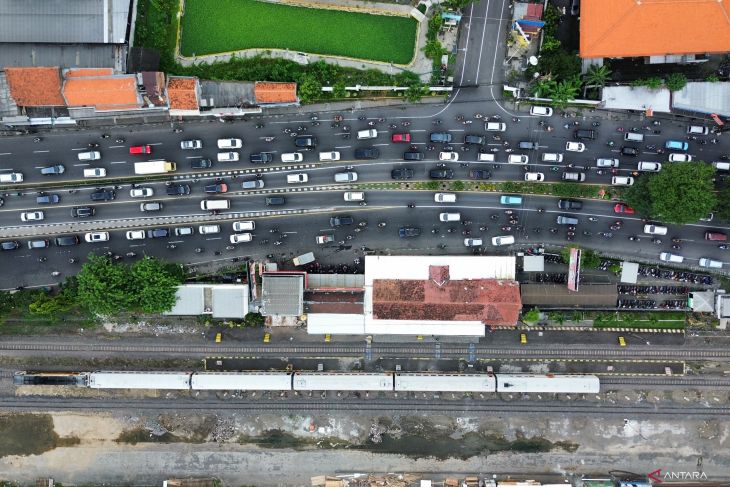 Kepadatan arus balik di perbatasan Sidoarjo-Surabaya