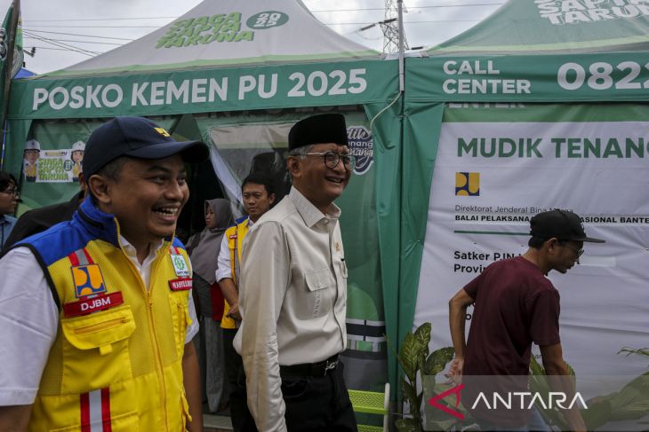 Menteri PU tinjau posko mudik Lebaran
