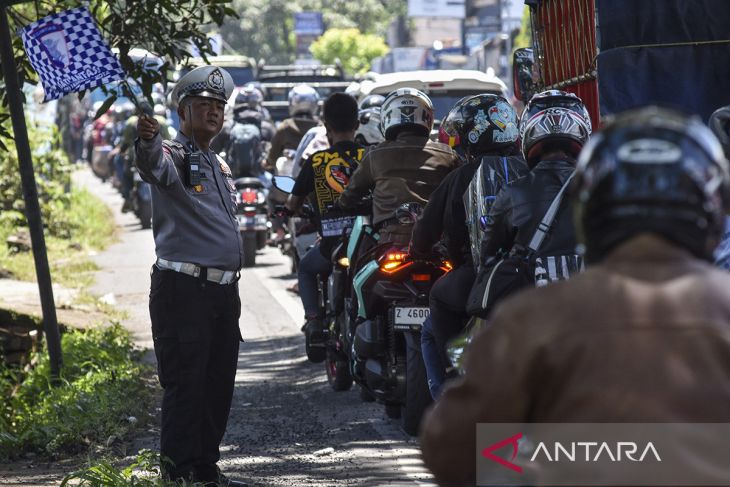 Arus balik Lebaran di jalur selatan masih ramai