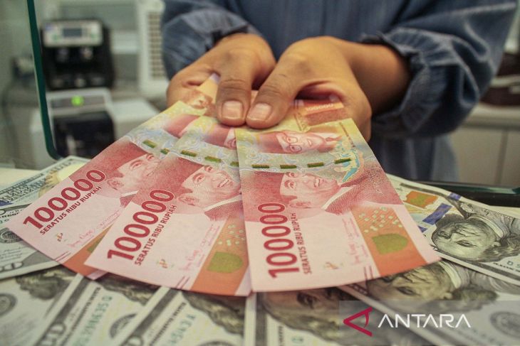 Rupiah hari ini melemah jadi Rp16.323 per dolar AS