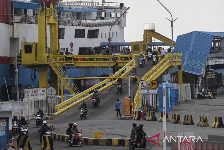 Penumpang angkutan laut dalam negeri meningkat