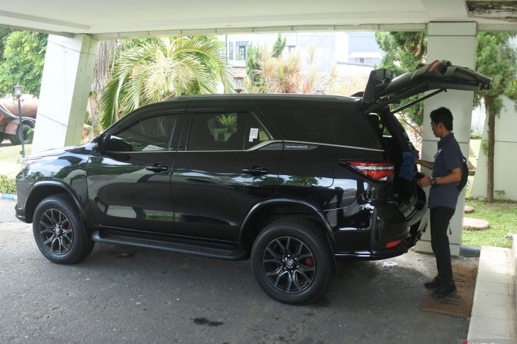 Pembelian mobil dinas ditengah isu efisiensi anggaran