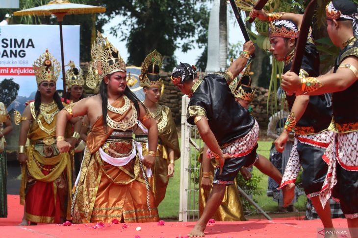 Upacara Manusuk Sima HUT Nganjuk