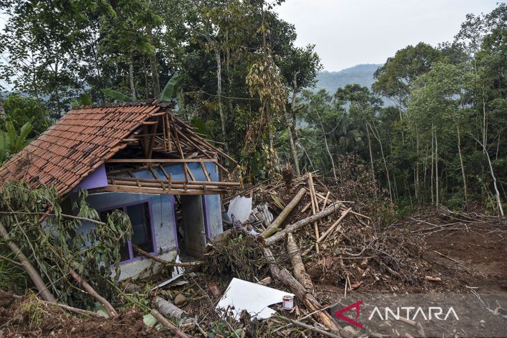 Bencana tanah longsor di Ciamis