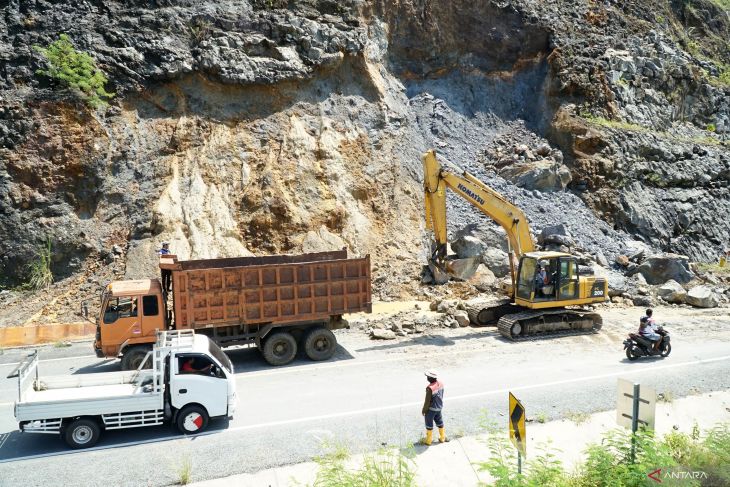 Normalisasi longsor JLS Tulungagung