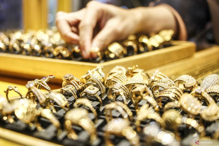 Emas Antam Senin Rp2,637 juta/gram, turun tipis Rp3.000