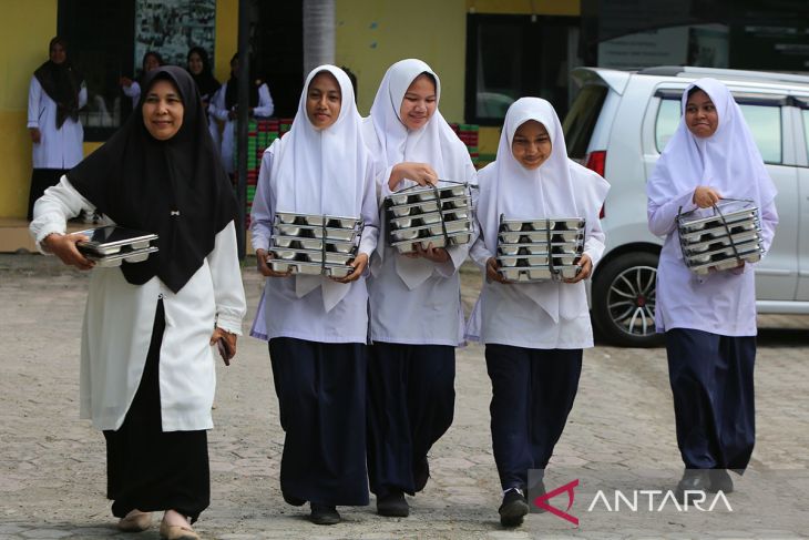 FOTO - Pendistribusian makanan bergizi gratis di MTsN