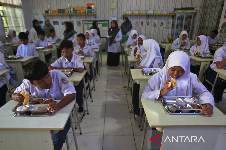 FOTO - Pendistribusian makanan bergizi gratis di MTsN