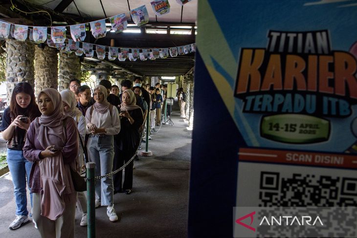 Warga Bandung manfaatkan pameran karir ITB di tengah upaya nasional ciptakan 17 Juta lapangan kerja