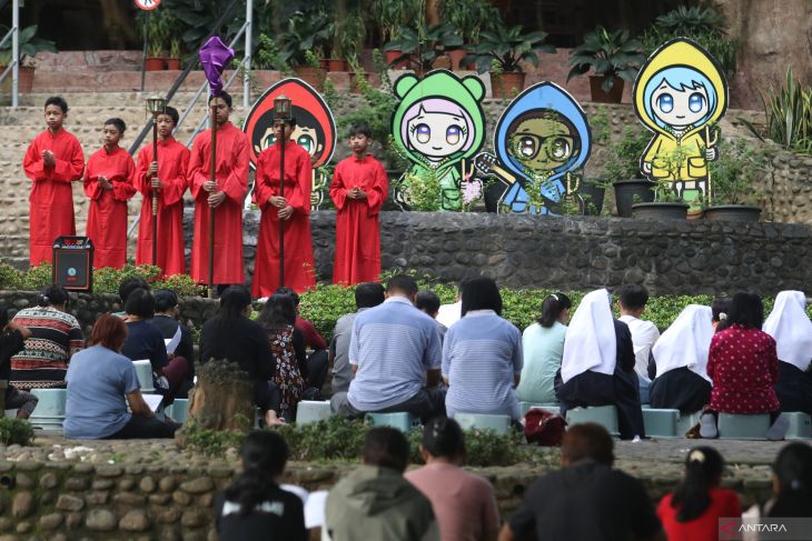 Jalan salib di Puhsarang Kediri