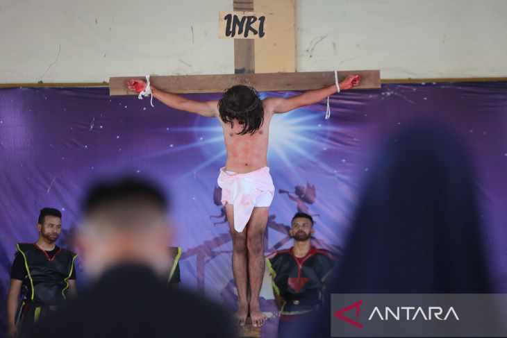 FOTO - Prosesi jalan salip di gereja, Aceh