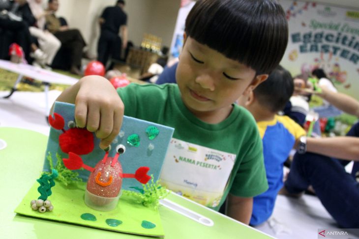 Lomba menghias telur untuk memeriahkan Paskah