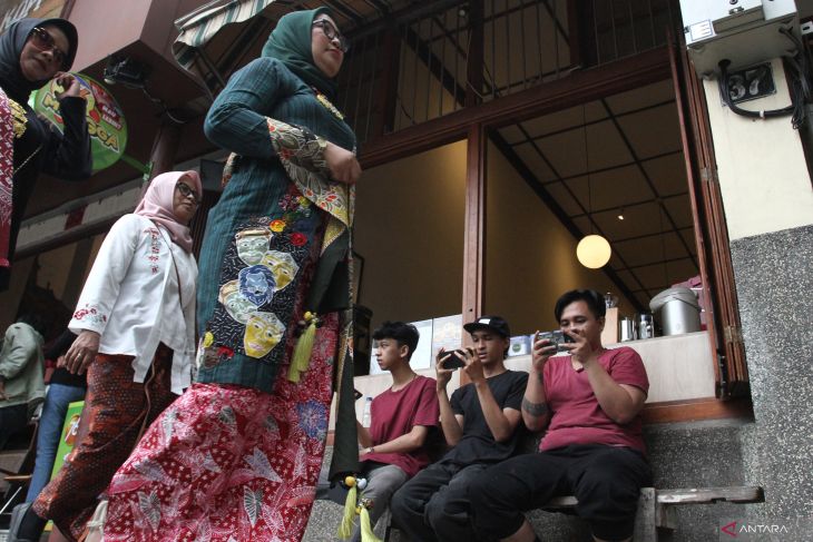 Pawai kebaya memperingati hari Kartini di Malang