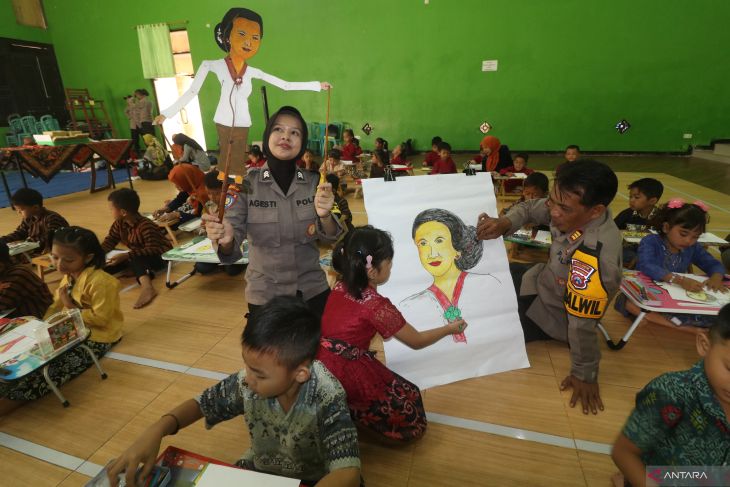 Peringatan Hari Kartini oleh Polisi Sahabat Anak