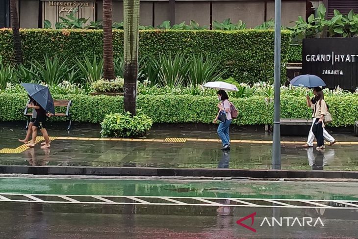 Cuaca hari ini, mayoritas kota besar RI berawan hingga hujan ringan