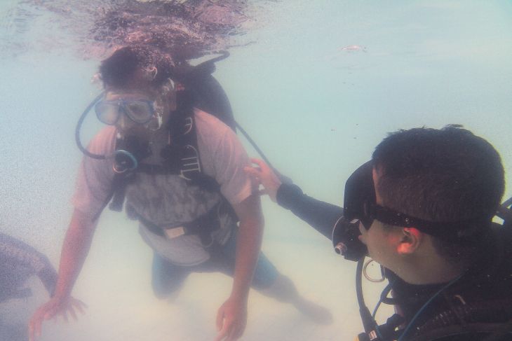 Pelatihan menyelam bagi penyandang tuna netra