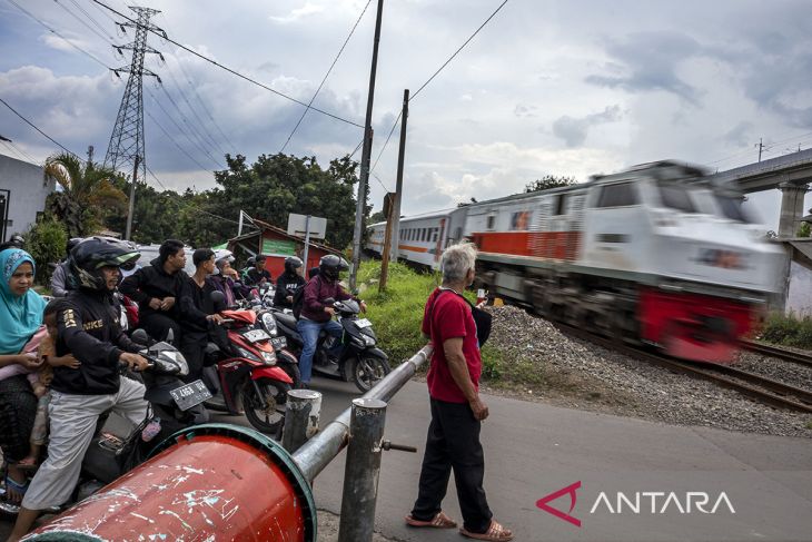 Keselamatan masyarakat di perlintasan sebidang