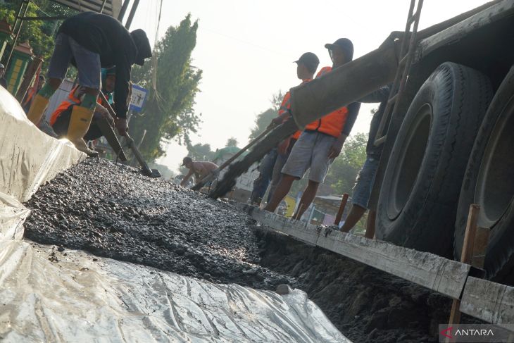 Pelebaran dan peningkatan jalan Blitar-Tulungagung