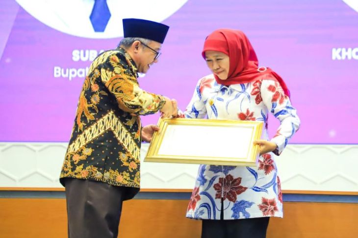 Jatim raih penghargaan provinsi berkinerja tinggi UKBI 2021--2024